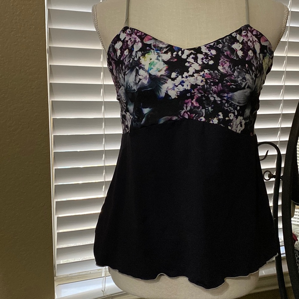 Tennis tank
